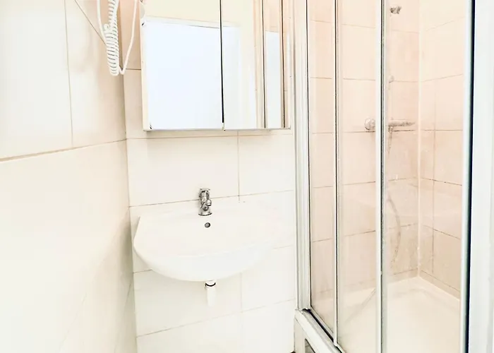 Διαμέρισμα Modern 3br Near Fac Platz, 10-min Walk *