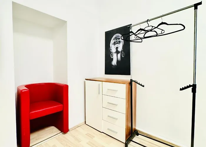 Modern 3br Near Fac Platz, 10-min Walk Διαμέρισμα *