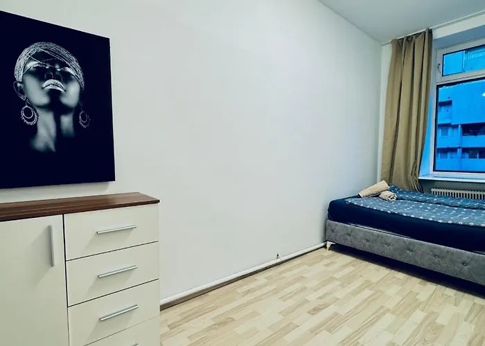 Modern 3br Near Fac Platz, 10-min Walk Διαμέρισμα