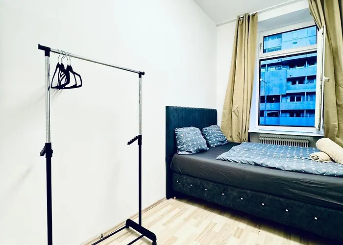 Modern 3br Near Fac Platz, 10-min Walk Διαμέρισμα