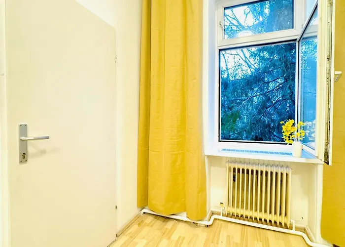Modern 3br Near Fac Platz, 10-min Walk