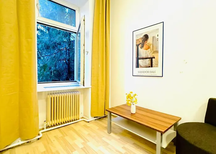 Modern 3br Near Fac Platz, 10-min Walk Διαμέρισμα