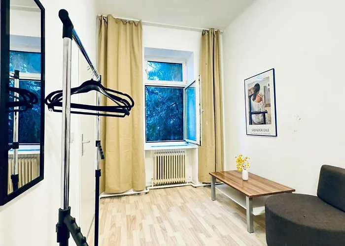 Modern 3br Near Fac Platz, 10-min Walk Διαμέρισμα *