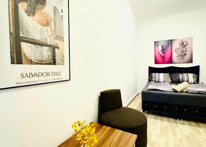 Διαμέρισμα Modern 3br Near Fac Platz, 10-min Walk *